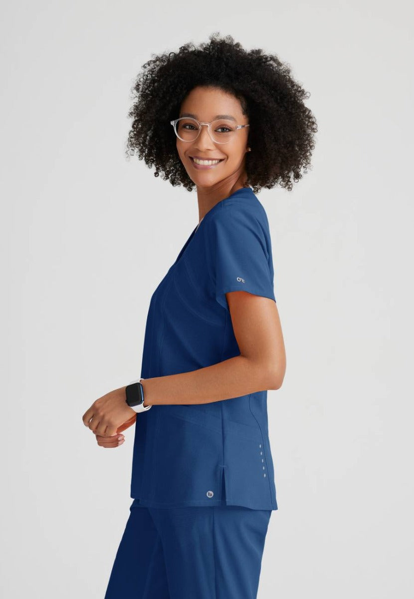 Barco One 4 Pocket V-Neck Perforated Panel Scrub Top | NAVY